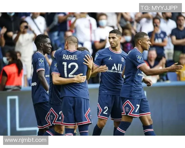 法甲足球联赛最新积分榜分析与球队表现评估